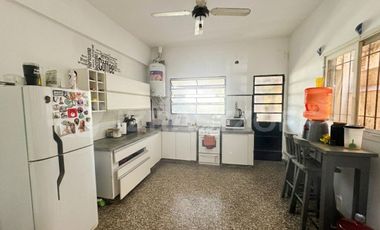 VENTA CASA MULTIFAMILIAR CON ENTRADAS INDEPENDIENTES, PATIO / PARQUE - VILLA ADELINA