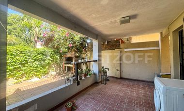 VENTA CASA MULTIFAMILIAR CON ENTRADAS INDEPENDIENTES, PATIO / PARQUE - VILLA ADELINA
