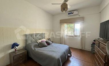 VENTA CASA MULTIFAMILIAR CON ENTRADAS INDEPENDIENTES, PATIO / PARQUE - VILLA ADELINA
