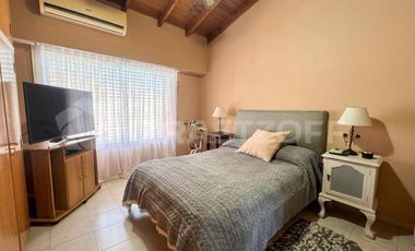 VENTA CASA MULTIFAMILIAR CON ENTRADAS INDEPENDIENTES, PATIO / PARQUE - VILLA ADELINA