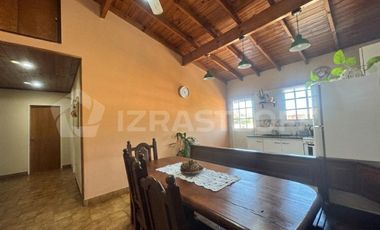 VENTA CASA MULTIFAMILIAR CON ENTRADAS INDEPENDIENTES, PATIO / PARQUE - VILLA ADELINA