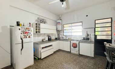 VENTA CASA MULTIFAMILIAR CON ENTRADAS INDEPENDIENTES, PATIO / PARQUE - VILLA ADELINA