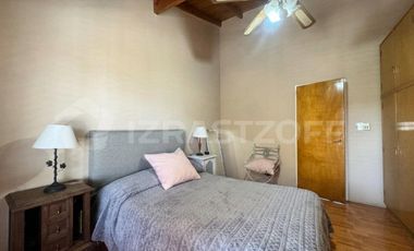 VENTA CASA MULTIFAMILIAR CON ENTRADAS INDEPENDIENTES, PATIO / PARQUE - VILLA ADELINA