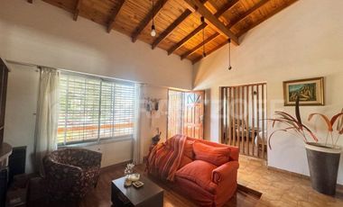 VENTA CASA MULTIFAMILIAR CON ENTRADAS INDEPENDIENTES, PATIO / PARQUE - VILLA ADELINA