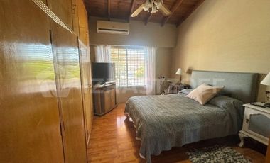VENTA CASA MULTIFAMILIAR CON ENTRADAS INDEPENDIENTES, PATIO / PARQUE - VILLA ADELINA