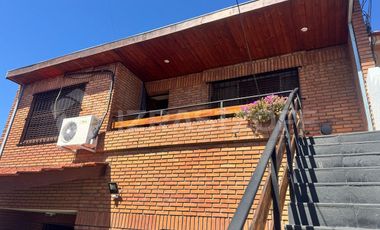 VENTA CASA MULTIFAMILIAR CON ENTRADAS INDEPENDIENTES, PATIO / PARQUE - VILLA ADELINA