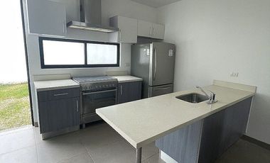 CASA EN RENTA SEMI AMUEBLADA CON PISCINA CERCA DE GRAN SANTA FE NORTE