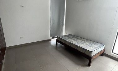 CASA EN RENTA SEMI AMUEBLADA CON PISCINA CERCA DE GRAN SANTA FE NORTE