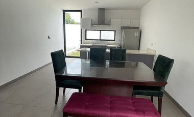 CASA EN RENTA SEMI AMUEBLADA CON PISCINA CERCA DE GRAN SANTA FE NORTE