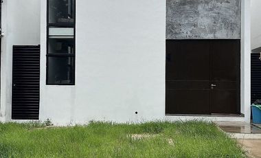 CASA EN RENTA SEMI AMUEBLADA CON PISCINA CERCA DE GRAN SANTA FE NORTE