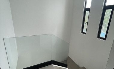 CASA EN RENTA SEMI AMUEBLADA CON PISCINA CERCA DE GRAN SANTA FE NORTE