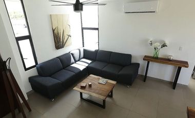 CASA EN RENTA AMUEBLADA CON PISCINA EN RESIDENCIAL SAC-UH, ZONA GRAN SANTA FE