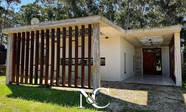 Casa en venta en Costa Esmeralda con fondo libre