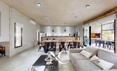 Casa en venta en Costa Esmeralda con fondo libre