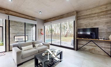Casa en venta en Costa Esmeralda con fondo libre
