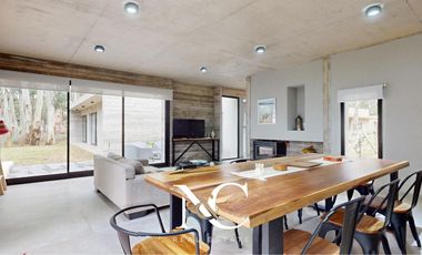 Casa en venta en Costa Esmeralda con fondo libre