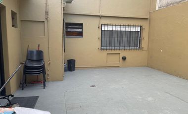 Venta Oficinas (160M²) en Ramos Mejía - Céntrico -  Excelente  Estado