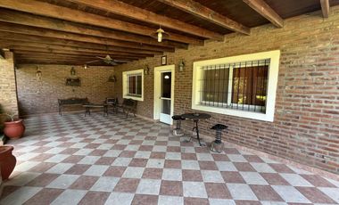 Casa Quinta de 4 amb. a la venta en Santa Anita