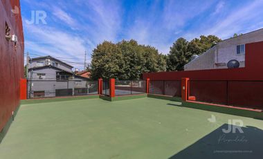 Casa 4 ambientes con parque en venta en Villa Adelina