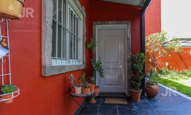Casa 4 ambientes con parque en venta en Villa Adelina