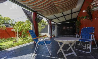 Casa 4 ambientes con parque en venta en Villa Adelina