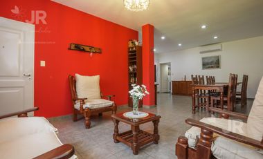 Casa 4 ambientes con parque en venta en Villa Adelina