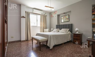 Casa 4 ambientes con parque en venta en Villa Adelina