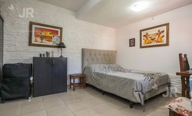 Casa 4 ambientes con parque en venta en Villa Adelina