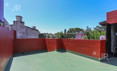 Casa 4 ambientes con parque en venta en Villa Adelina