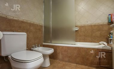 Casa 4 ambientes con parque en venta en Villa Adelina