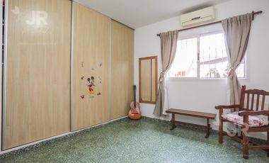 Casa 4 ambientes con parque en venta en Villa Adelina