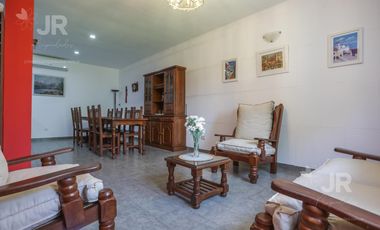 Casa 4 ambientes con parque en venta en Villa Adelina