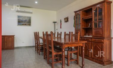 Casa 4 ambientes con parque en venta en Villa Adelina