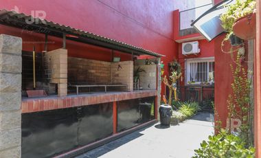 Casa 4 ambientes con parque en venta en Villa Adelina