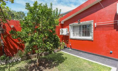 Casa 4 ambientes con parque en venta en Villa Adelina