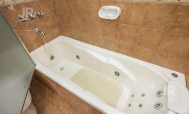 Casa 4 ambientes con parque en venta en Villa Adelina