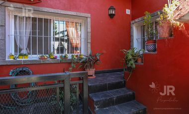 Casa 4 ambientes con parque en venta en Villa Adelina
