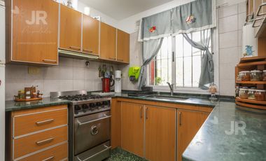 Casa 4 ambientes con parque en venta en Villa Adelina