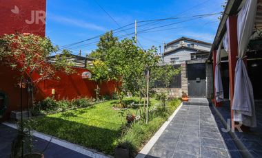 Casa 4 ambientes con parque en venta en Villa Adelina