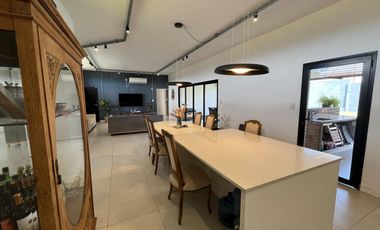 Venta casa de 2 dormitorios con 2 cocheras y pileta en EcoPueblo, Alvear