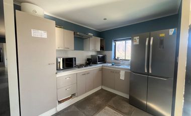 CASA EN ARRIENDO CONDOMINIO ALTOS DE OLMUE