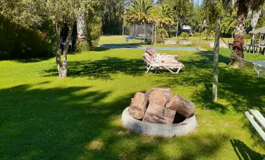 CASA  CON 37 METROS ORILLA LAGO
