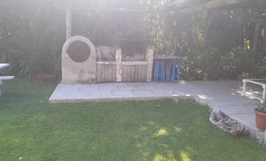 CASA  CON 37 METROS ORILLA LAGO