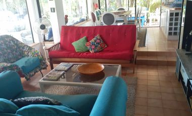 CASA  CON 37 METROS ORILLA LAGO