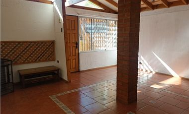 Arriendo Acogedora Casa en Troncos Viejos, Villa Alemana.