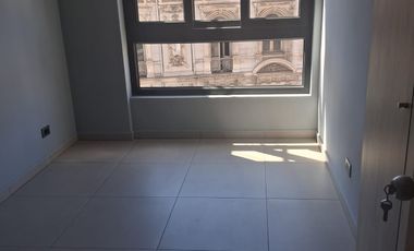 Vende depto 3D2B luminoso en pleno centro de Valparaiso