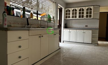 VENTA CASA PIRINEOS II EN AV ESPAÑA DE CURICO