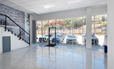 OPORTUNIDAD BODEGA/SALA DE VENTAS/OFICINAS COLINA