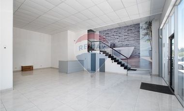 OPORTUNIDAD BODEGA/SALA DE VENTAS/OFICINAS COLINA