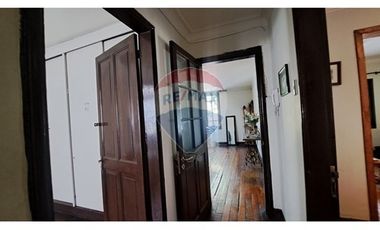 Casa 4 Dormitorios Eleodoro Yáñez. En segundo piso